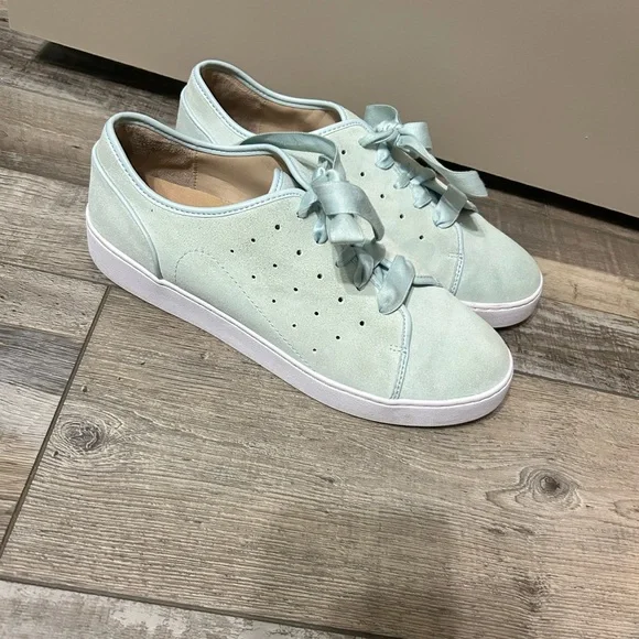 Vionic Keke women's supportive sneakers light blue suede with ribbon laces - Picture 4 of 7